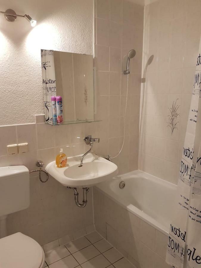 Monteurwohnung Fuer 6 Personen In ไลป์ซิก ภายนอก รูปภาพ